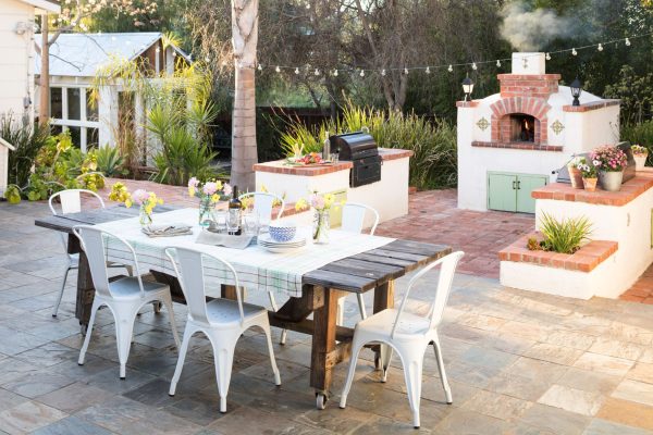 Remodel Your Backyard With an Outdoor Kitchen